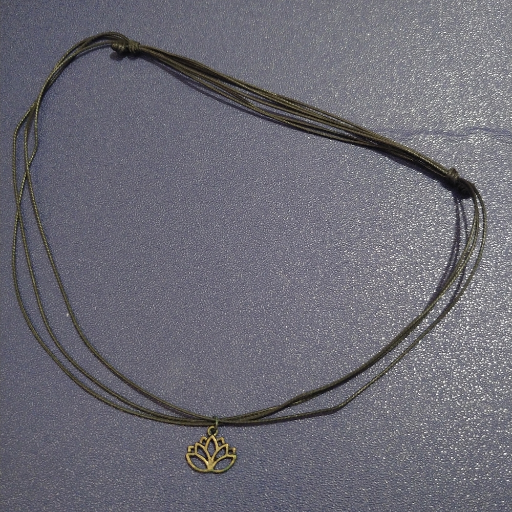 Lotus pendant choker